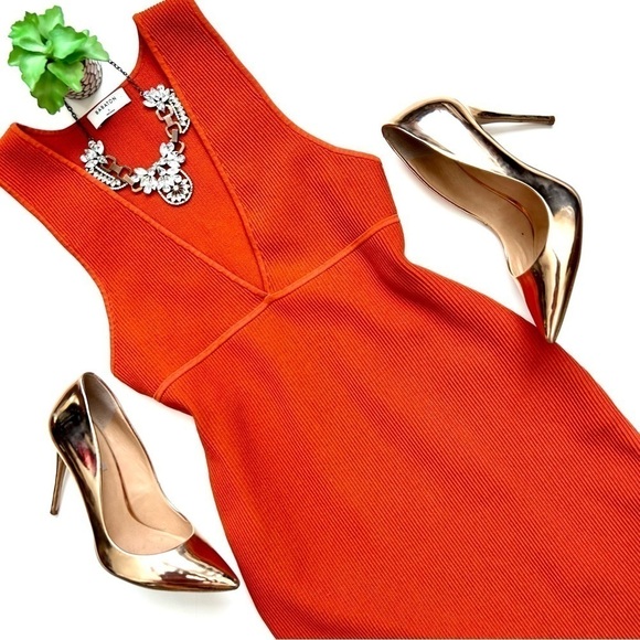 Aritzia Babaton Deep V Dress Ribbed Sleeveless Mini Pumpkin Orange Size Large - Picture 1 of 16